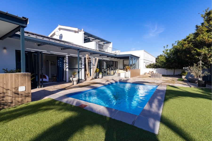 4 Bedroom Property for Sale in Middedorp Western Cape